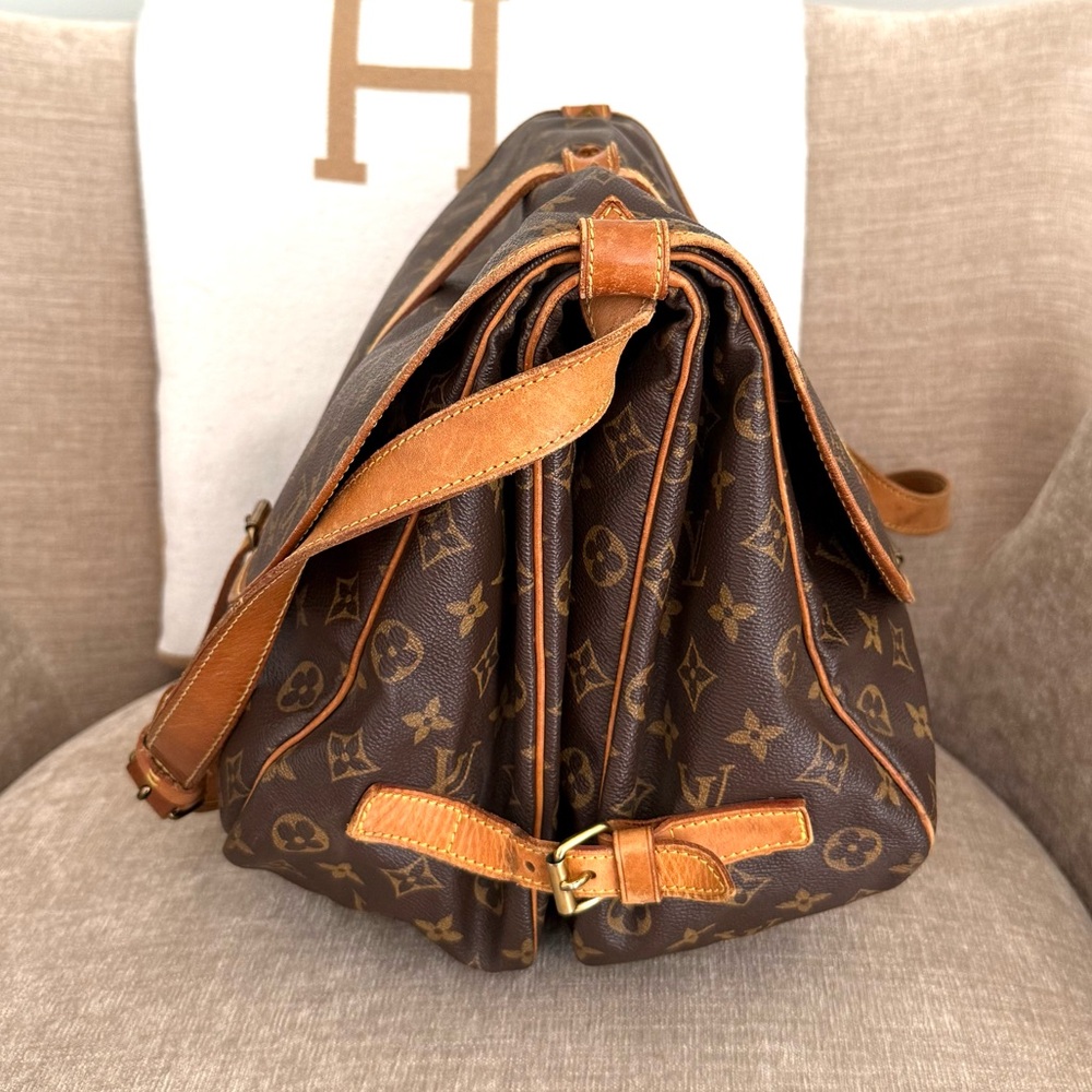 Authentic Louis Vuitton Saumur 35 in Monogram canvas M42254 brown LV leather - Picture 7 of 16